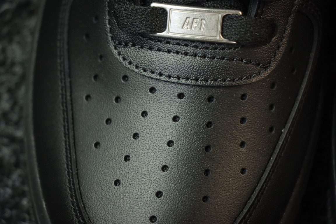 
NIKE Air Force 1 Low '07 空军一号低帮经典板鞋 纯黑
货号CW2288-001