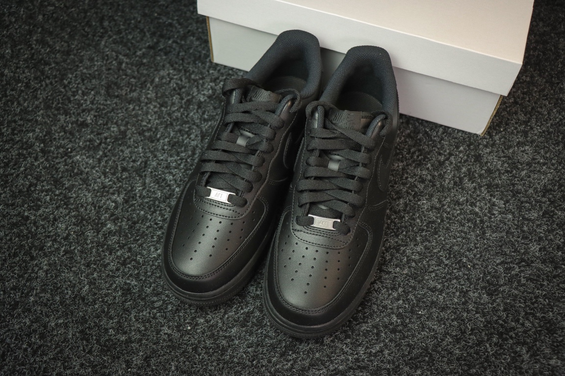 
NIKE Air Force 1 Low '07 空军一号低帮经典板鞋 纯黑
货号CW2288-001
