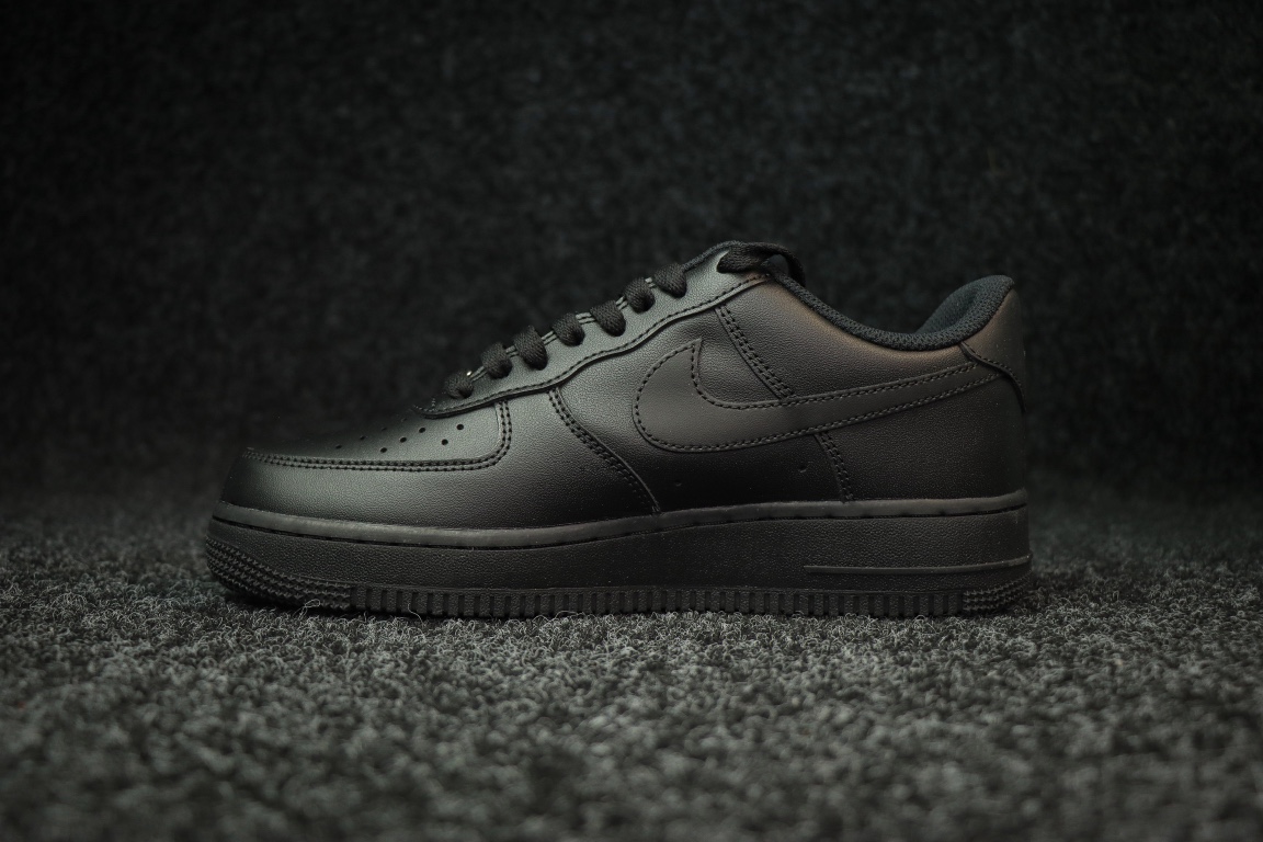 
NIKE Air Force 1 Low '07 空军一号低帮经典板鞋 纯黑
货号CW2288-001