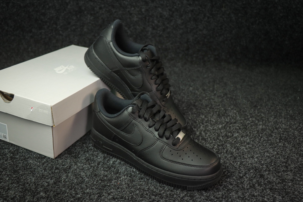 
NIKE Air Force 1 Low '07 空军一号低帮经典板鞋 纯黑
货号CW2288-001