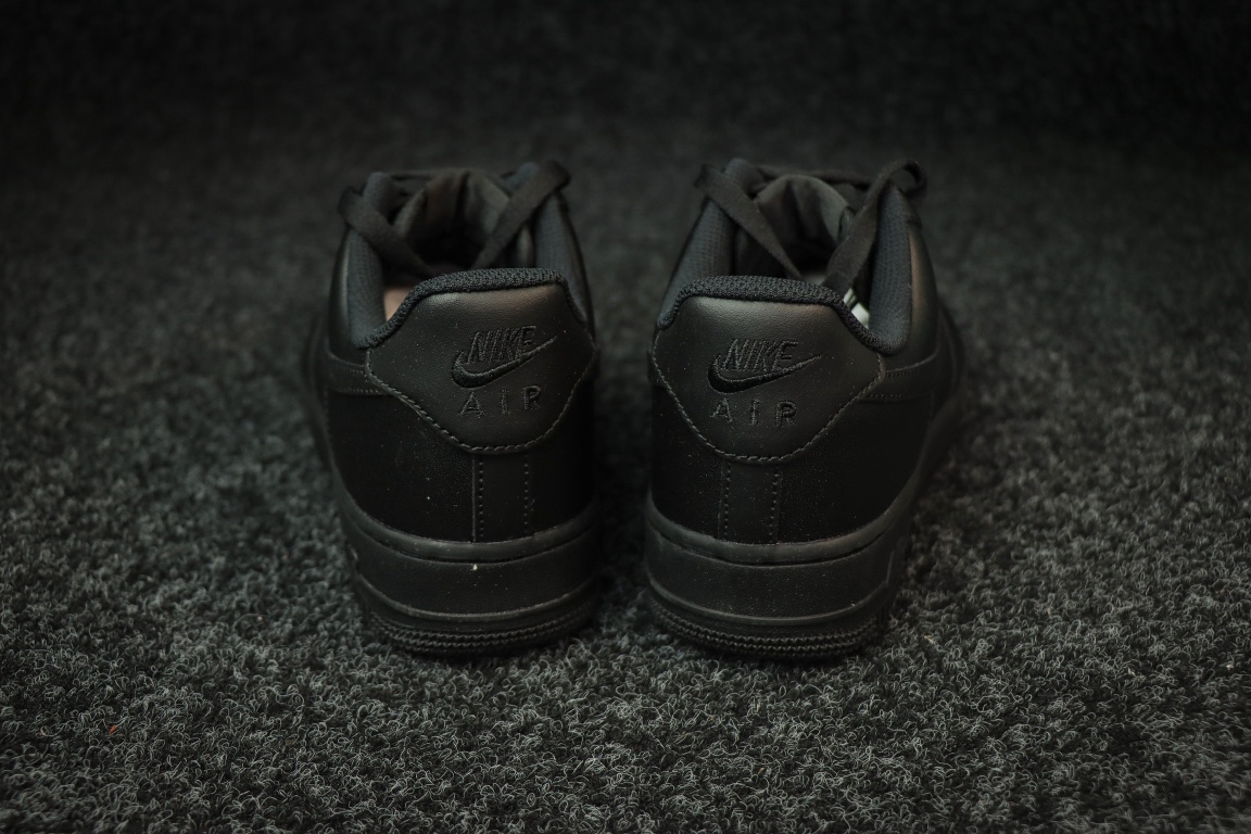 
NIKE Air Force 1 Low '07 空军一号低帮经典板鞋 纯黑
货号CW2288-001