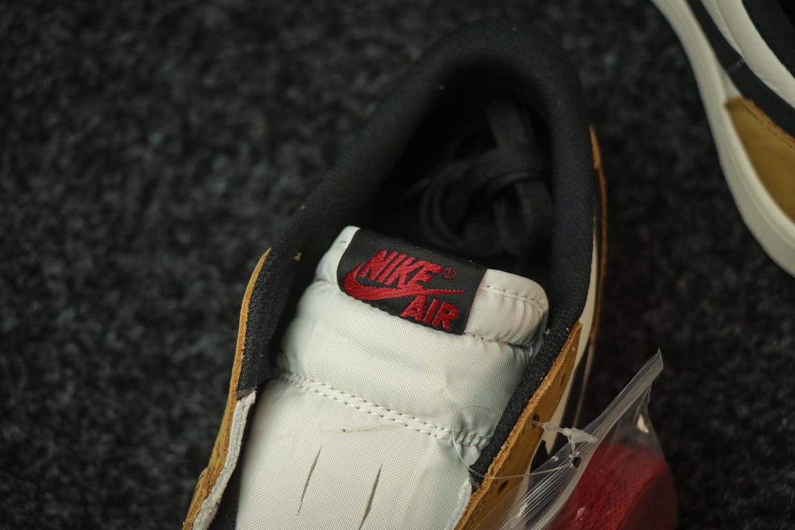 
DG版本 AJ1低帮OG款新秀
货号：CZ0790-107！
SIZE：40 40.5 41 42 4