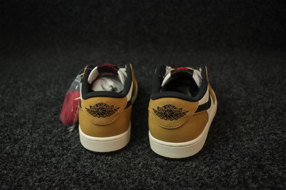 
DG版本 AJ1低帮OG款新秀
货号：CZ0790-107！
SIZE：40 40.5 41 42 4