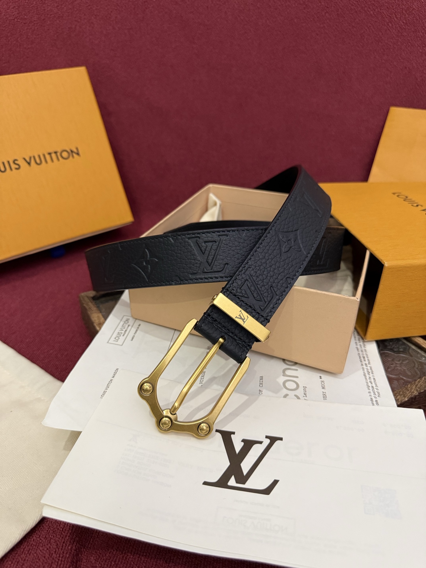 The Frog 3.5mm Reversible Belt in Crocodile是一款优雅且富有感