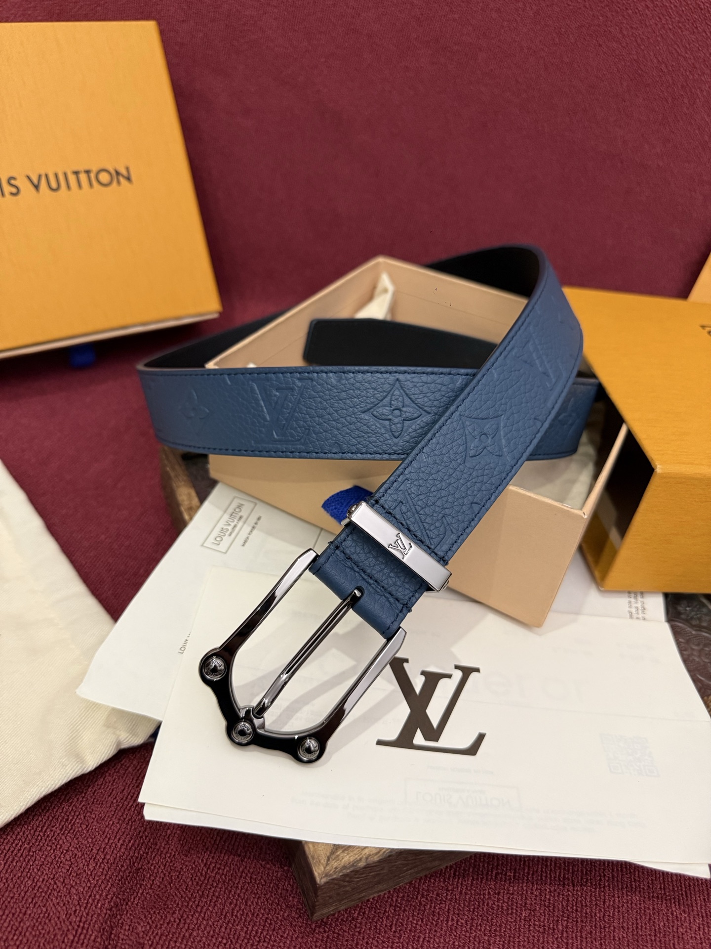 The Frog 3.5mm Reversible Belt in Crocodile是一款优雅且富有感