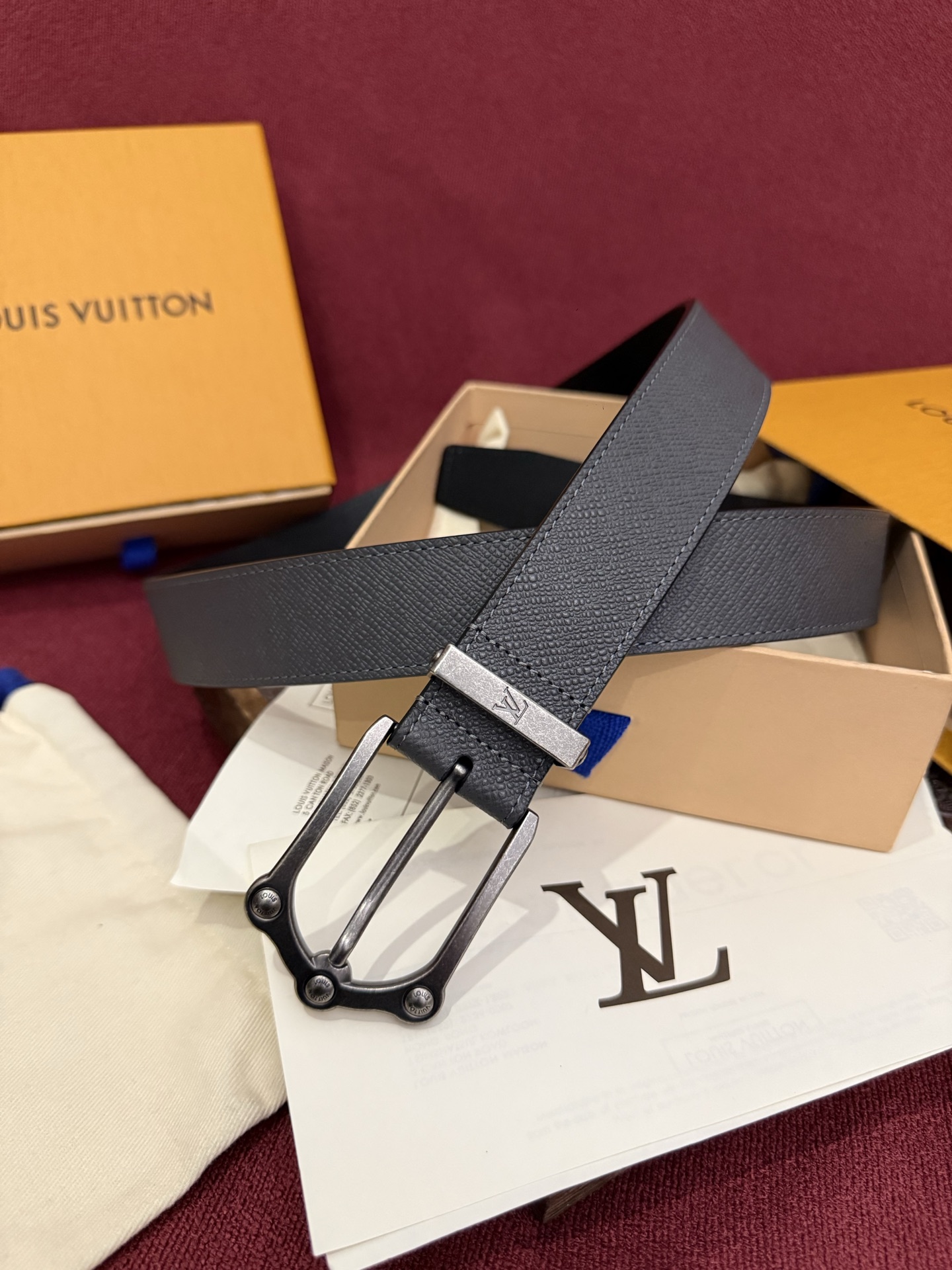 The Frog 3.5mm Reversible Belt in Crocodile是一款优雅且富有感