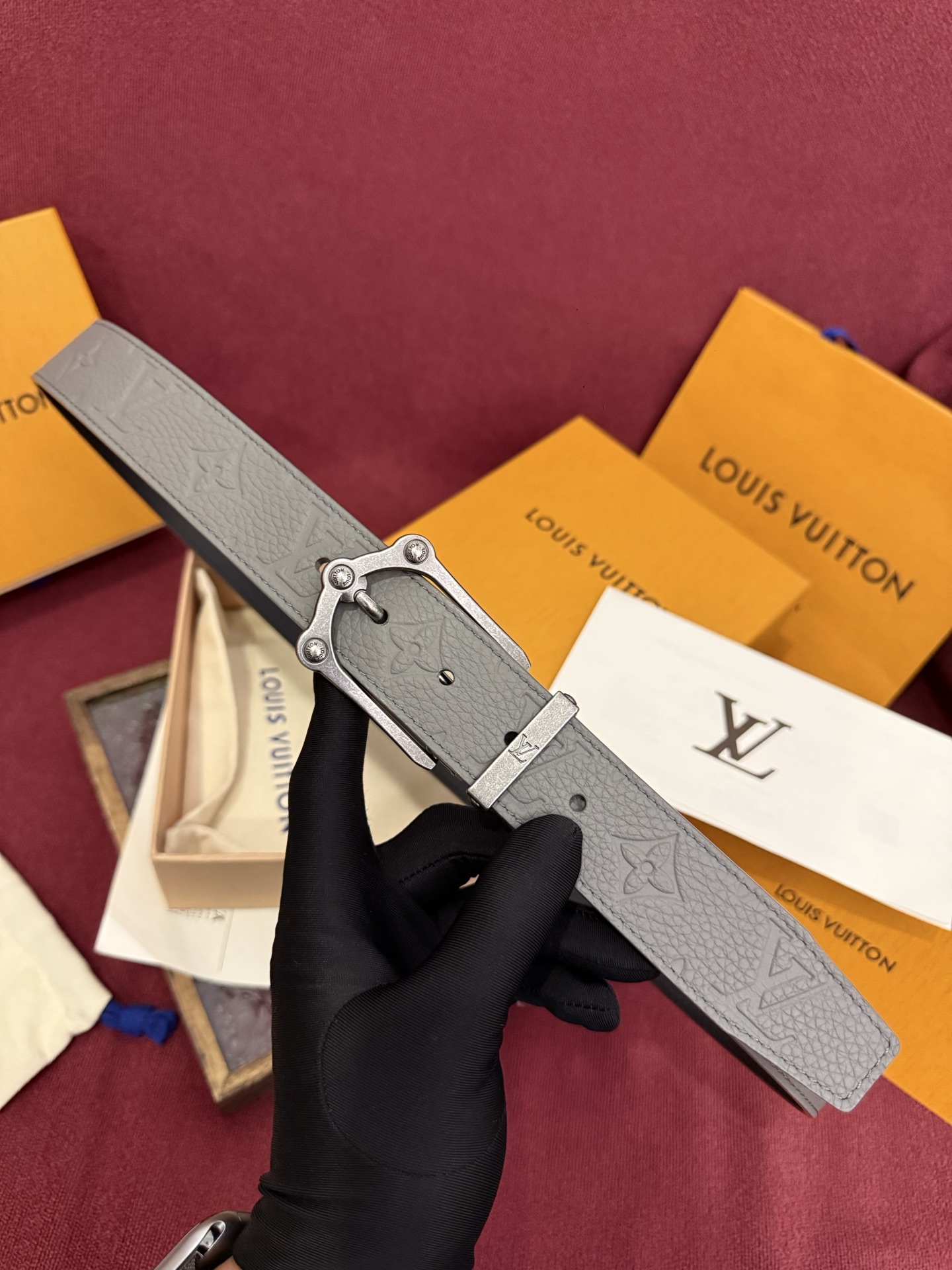 The Frog 3.5mm Reversible Belt in Crocodile是一款优雅且富有感
