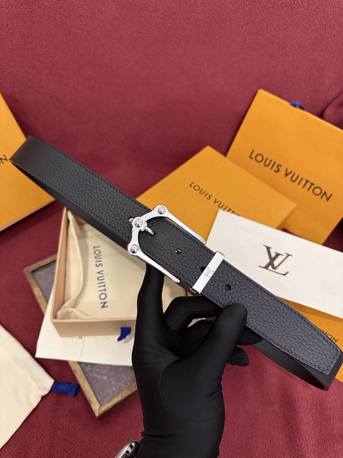 The Frog 3.5mm Reversible Belt in Crocodile是一款优雅且富有感