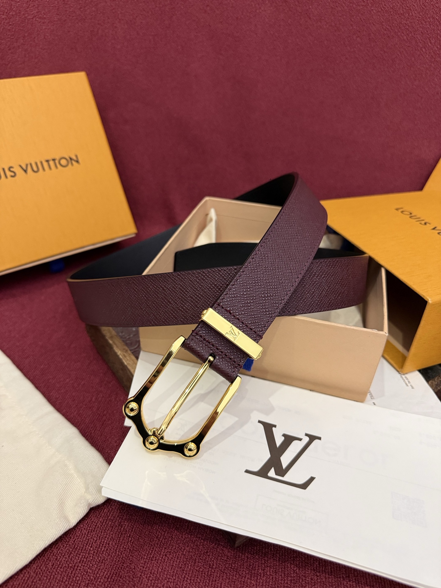 The Frog 3.5mm Reversible Belt in Crocodile是一款优雅且富有感