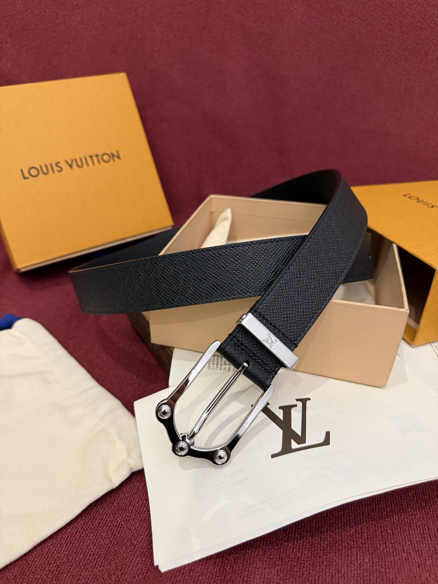 The Frog 3.5mm Reversible Belt in Crocodile是一款优雅且富有感
