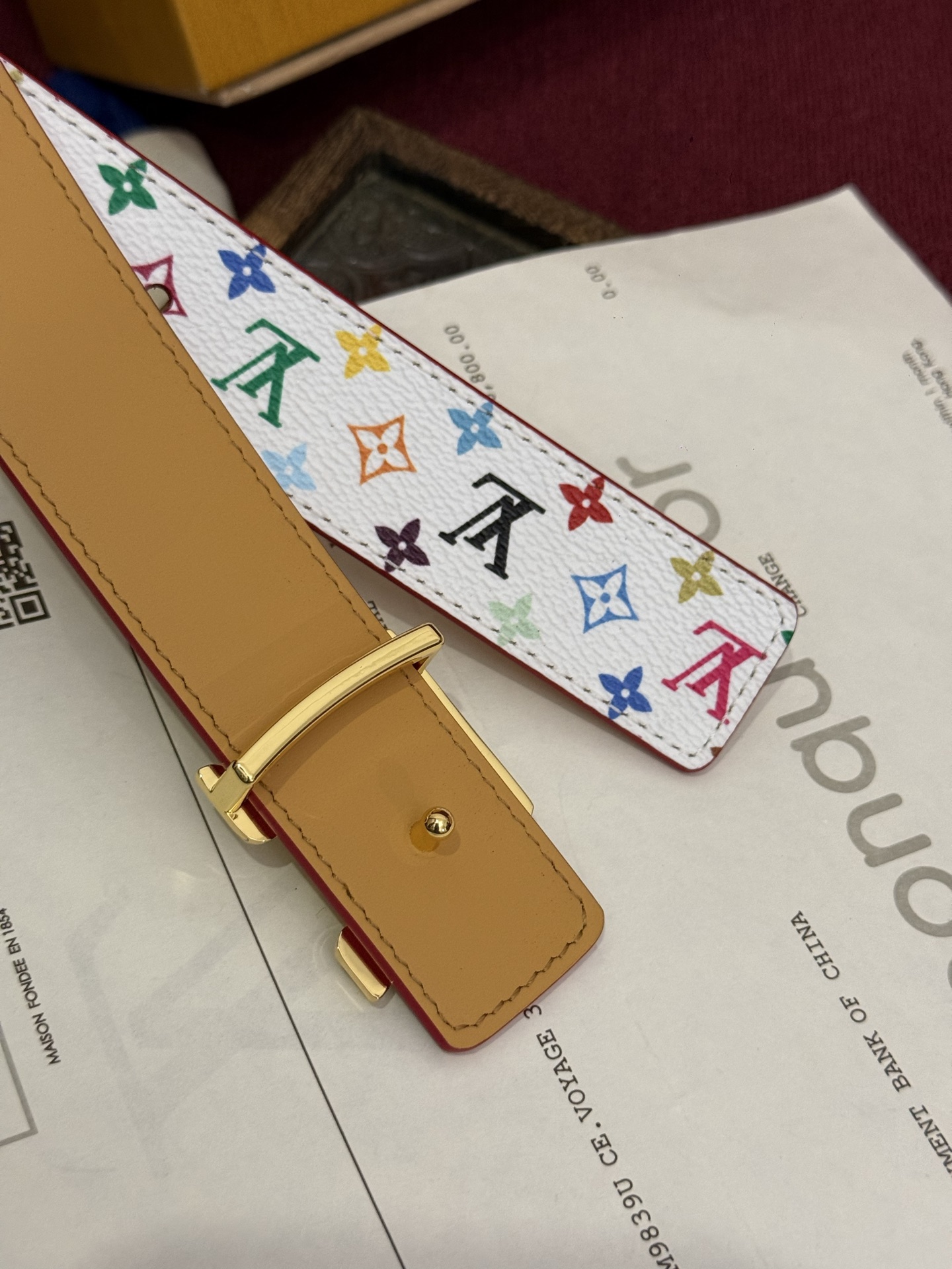 村上隆三彩 LV 皮带，经典Monogram图案焕新演绎，多彩配色碰撞出时尚火花。精致扣头闪耀夺目，3.