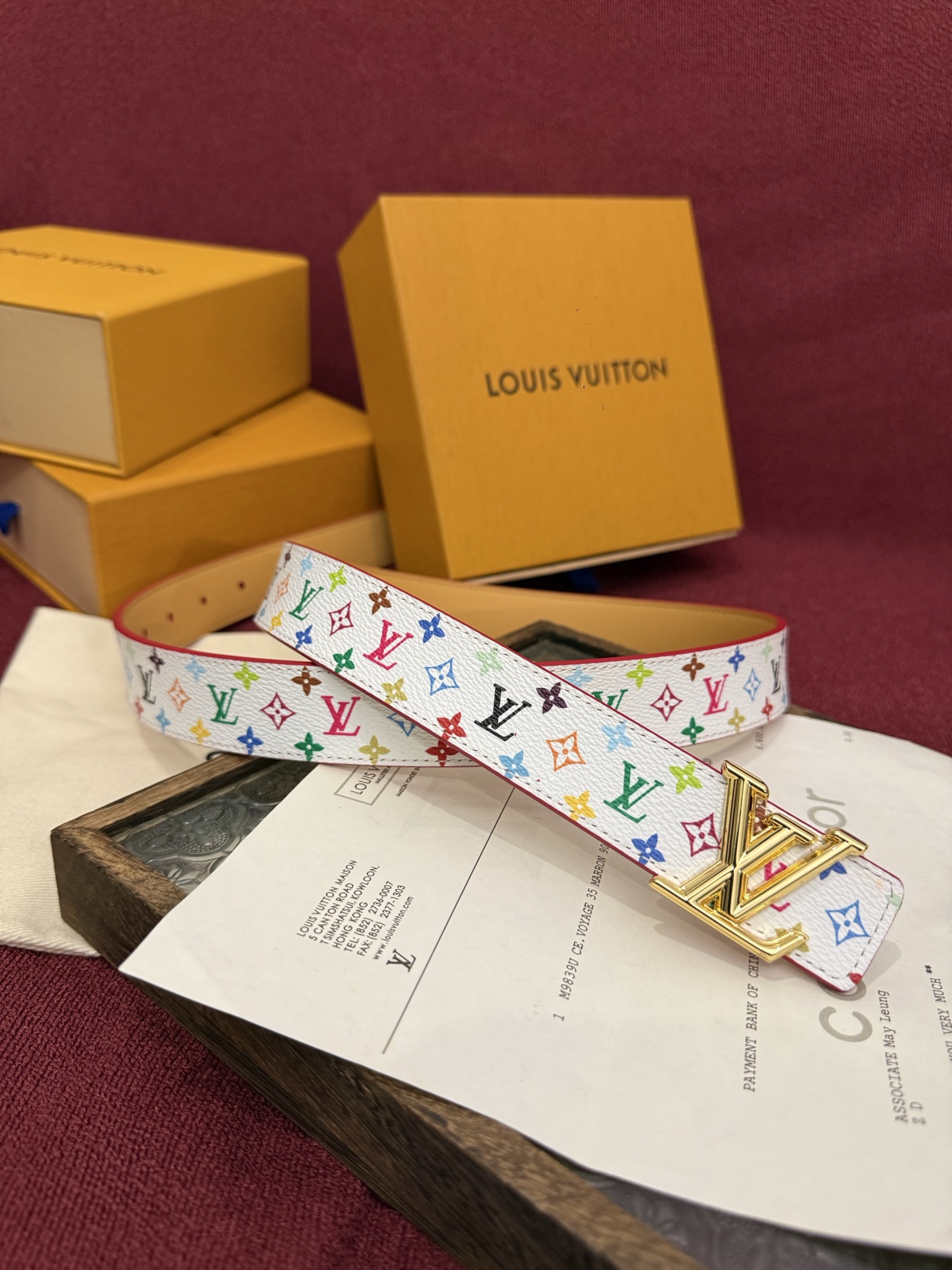 村上隆三彩 LV 皮带，经典Monogram图案焕新演绎，多彩配色碰撞出时尚火花。精致扣头闪耀夺目，3.