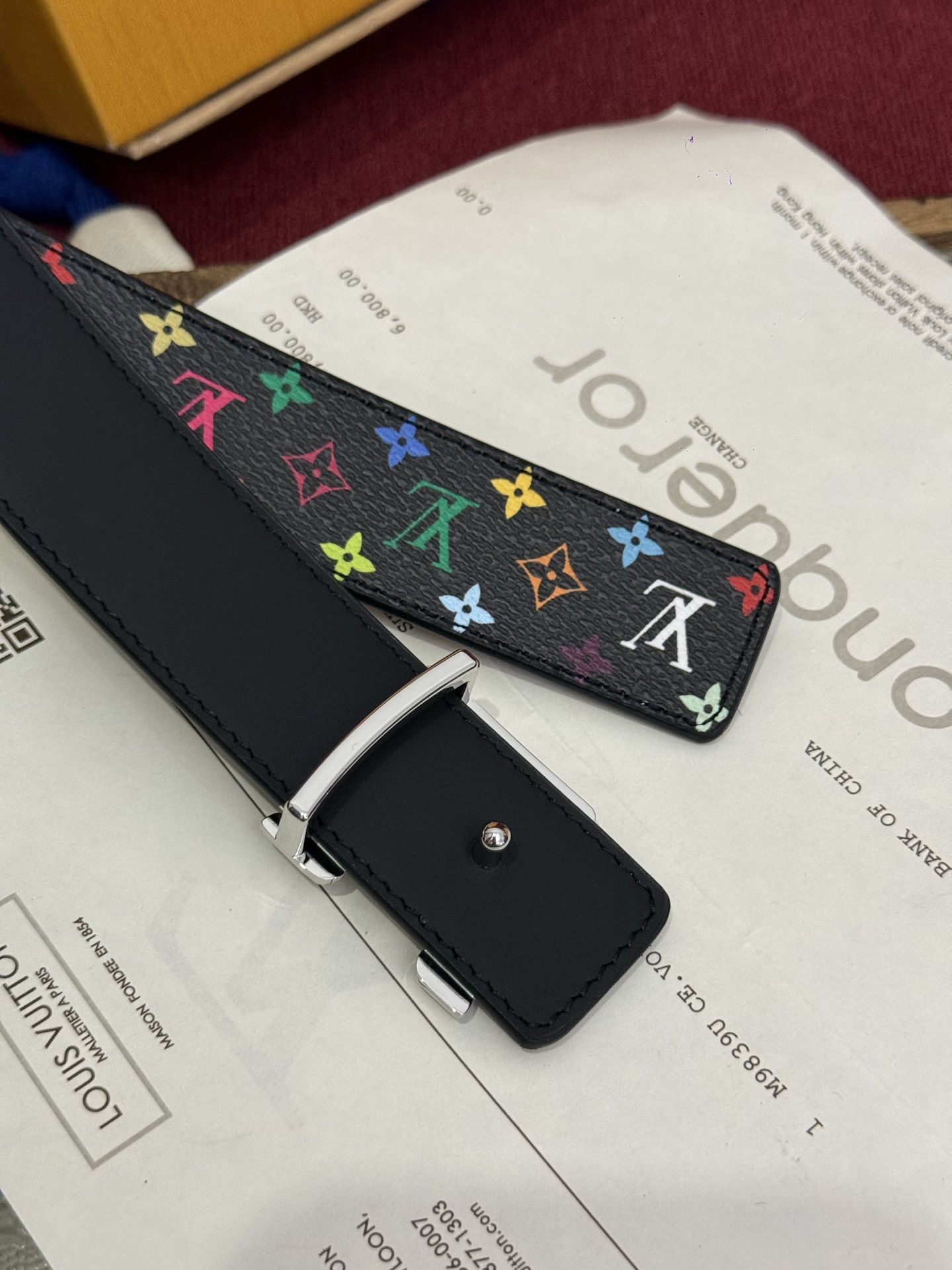 村上隆三彩 LV 皮带，经典Monogram图案焕新演绎，多彩配色碰撞出时尚火花。精致扣头闪耀夺目，3.