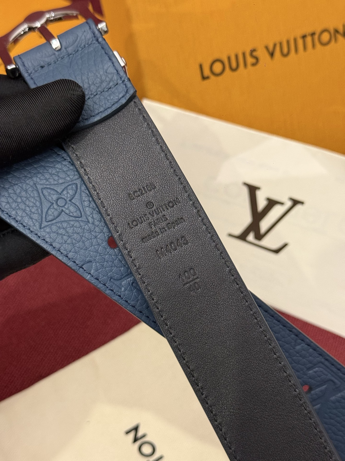 The Frog 3.5mm Reversible Belt in Crocodile是一款优雅且富有感