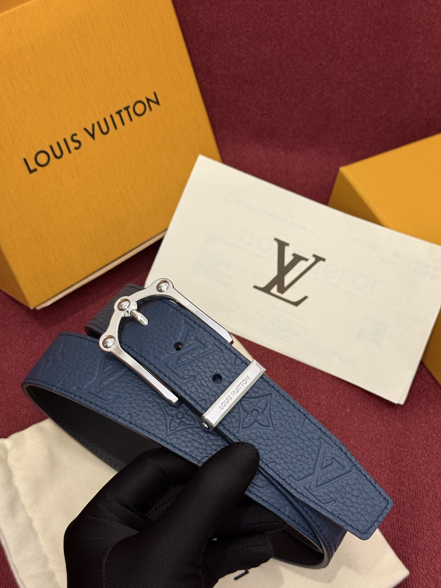 The Frog 3.5mm Reversible Belt in Crocodile是一款优雅且富有感