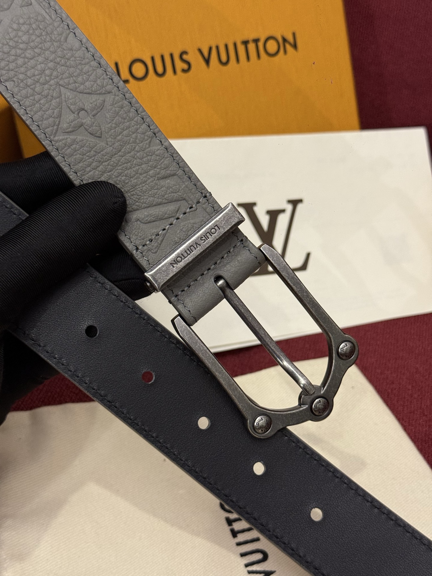 The Frog 3.5mm Reversible Belt in Crocodile是一款优雅且富有感