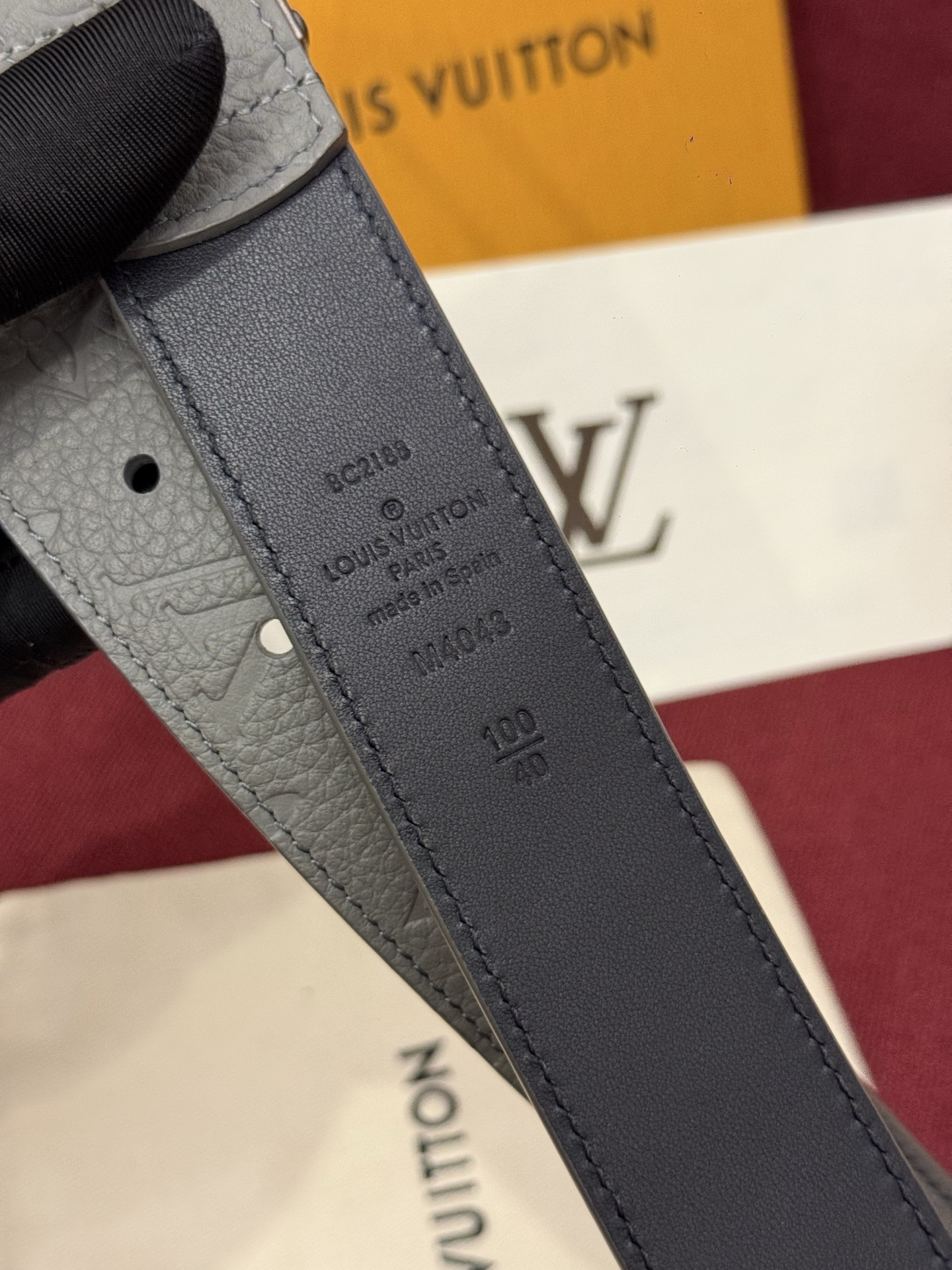 The Frog 3.5mm Reversible Belt in Crocodile是一款优雅且富有感