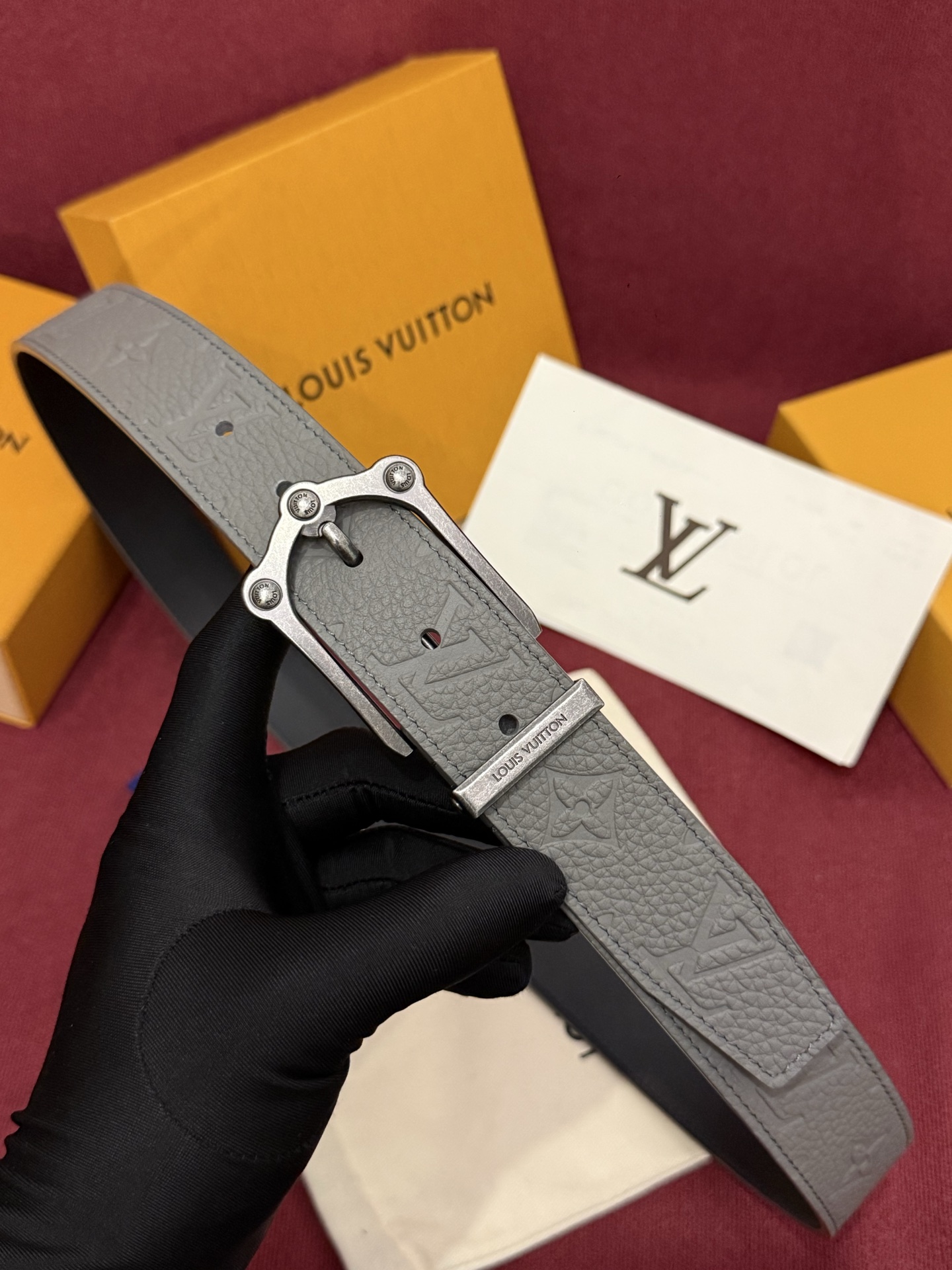 The Frog 3.5mm Reversible Belt in Crocodile是一款优雅且富有感