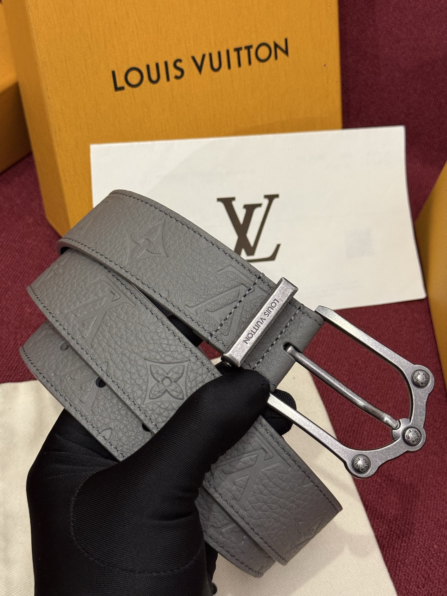 The Frog 3.5mm Reversible Belt in Crocodile是一款优雅且富有感