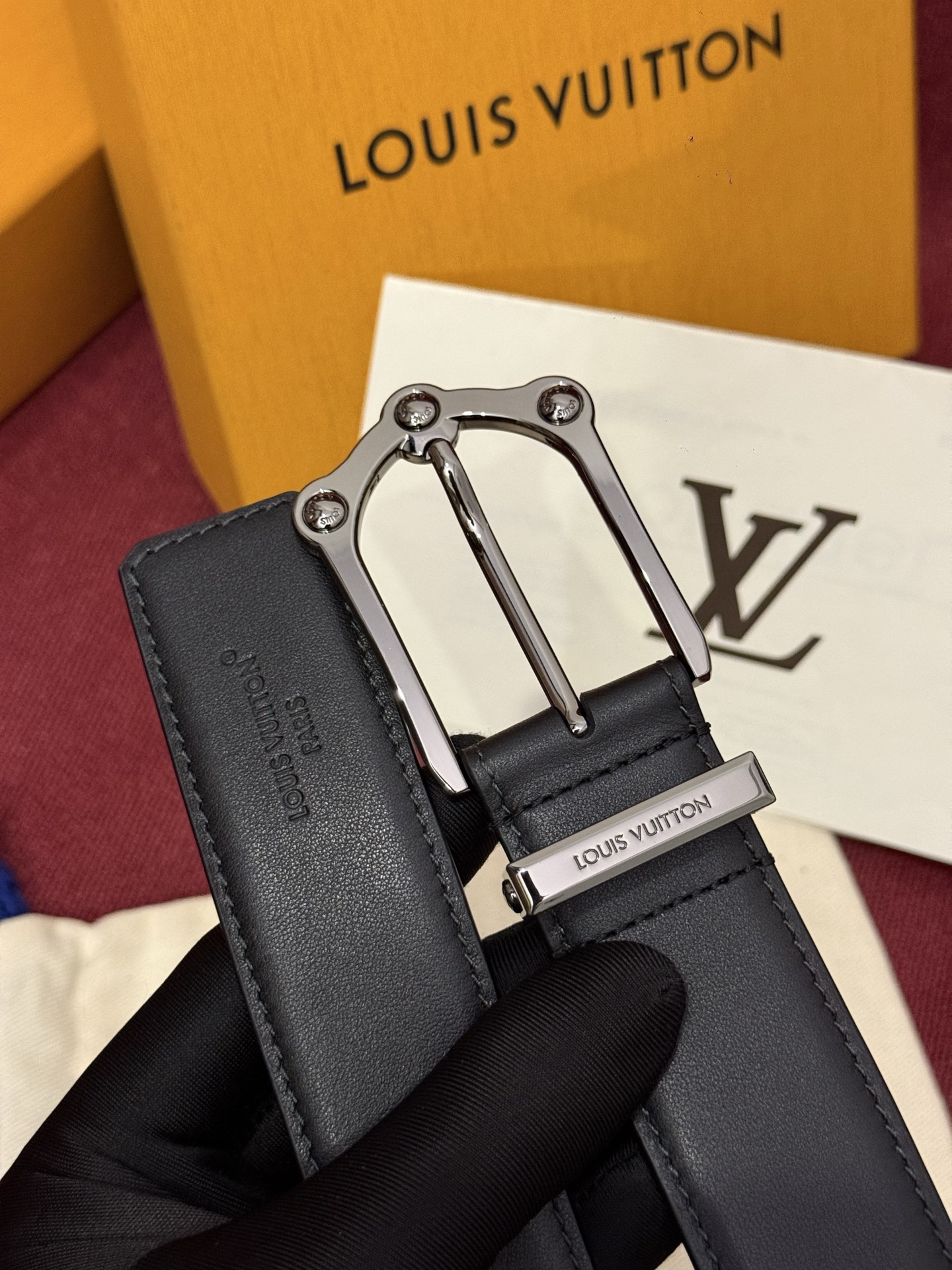The Frog 3.5mm Reversible Belt in Crocodile是一款优雅且富有感