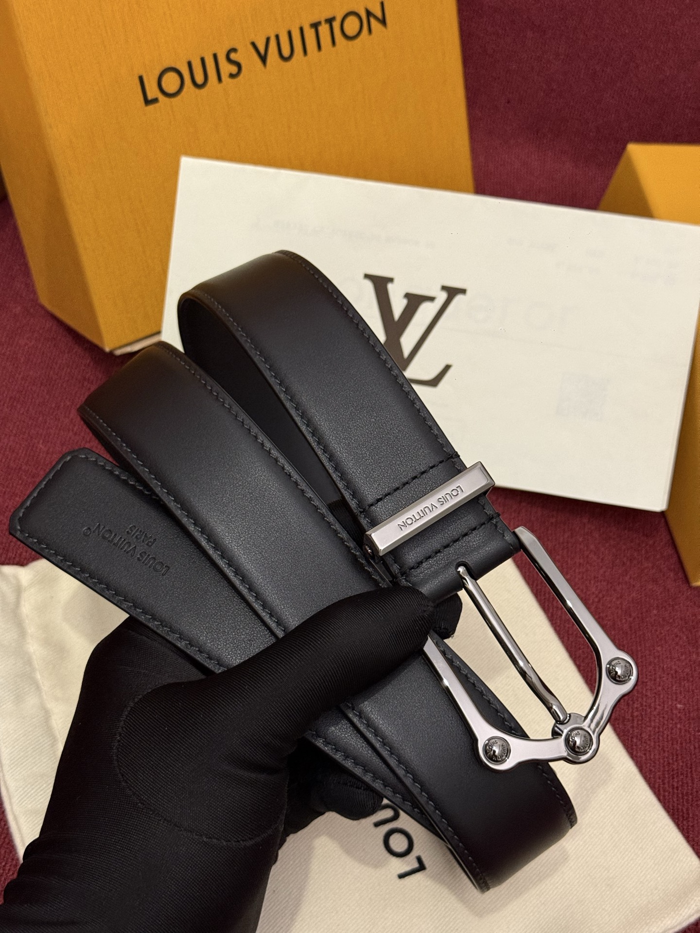 The Frog 3.5mm Reversible Belt in Crocodile是一款优雅且富有感