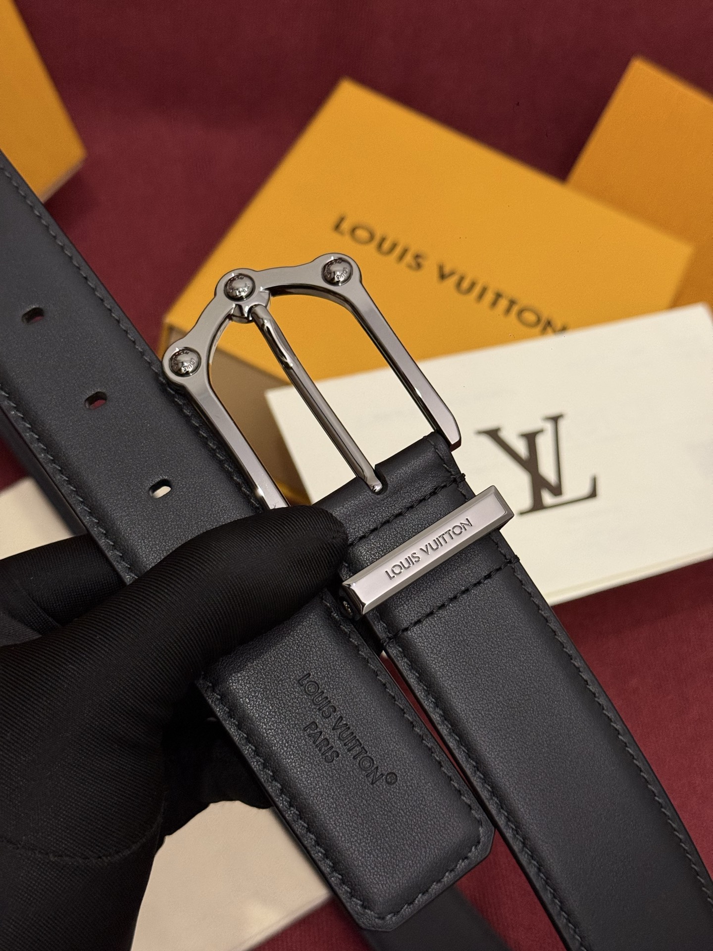 The Frog 3.5mm Reversible Belt in Crocodile是一款优雅且富有感