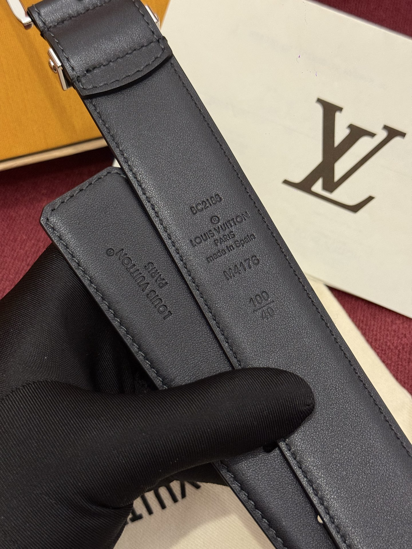 The Frog 3.5mm Reversible Belt in Crocodile是一款优雅且富有感