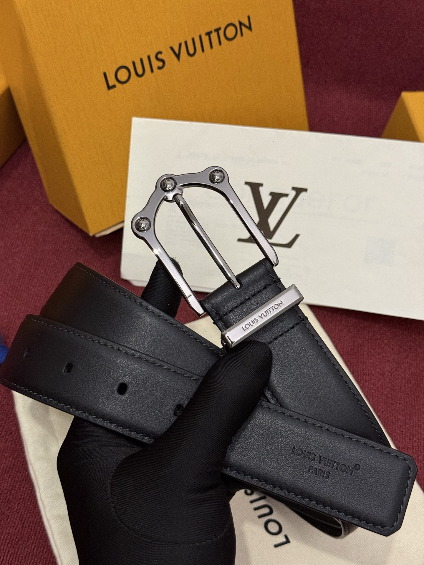 The Frog 3.5mm Reversible Belt in Crocodile是一款优雅且富有感