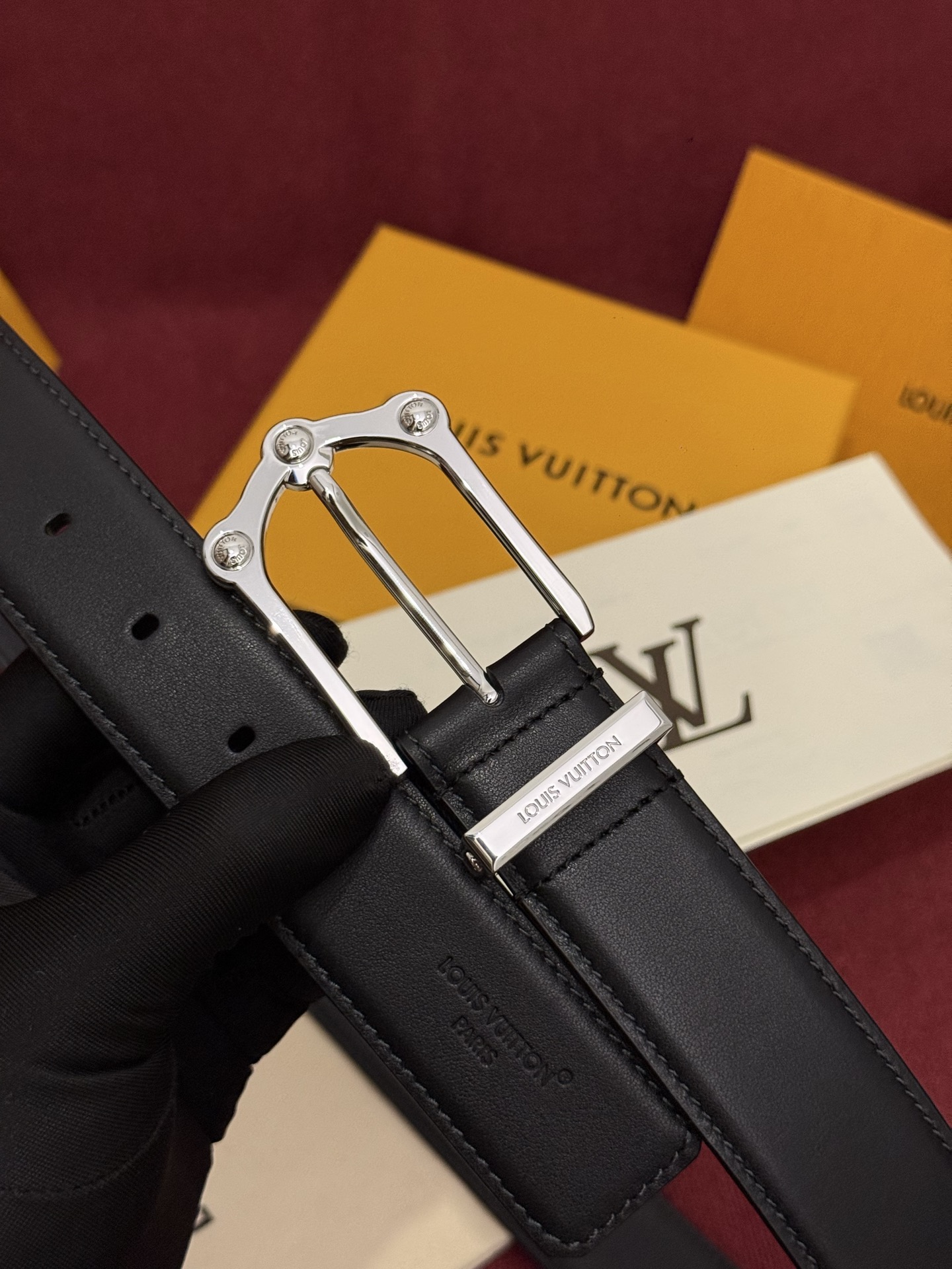 The Frog 3.5mm Reversible Belt in Crocodile是一款优雅且富有感