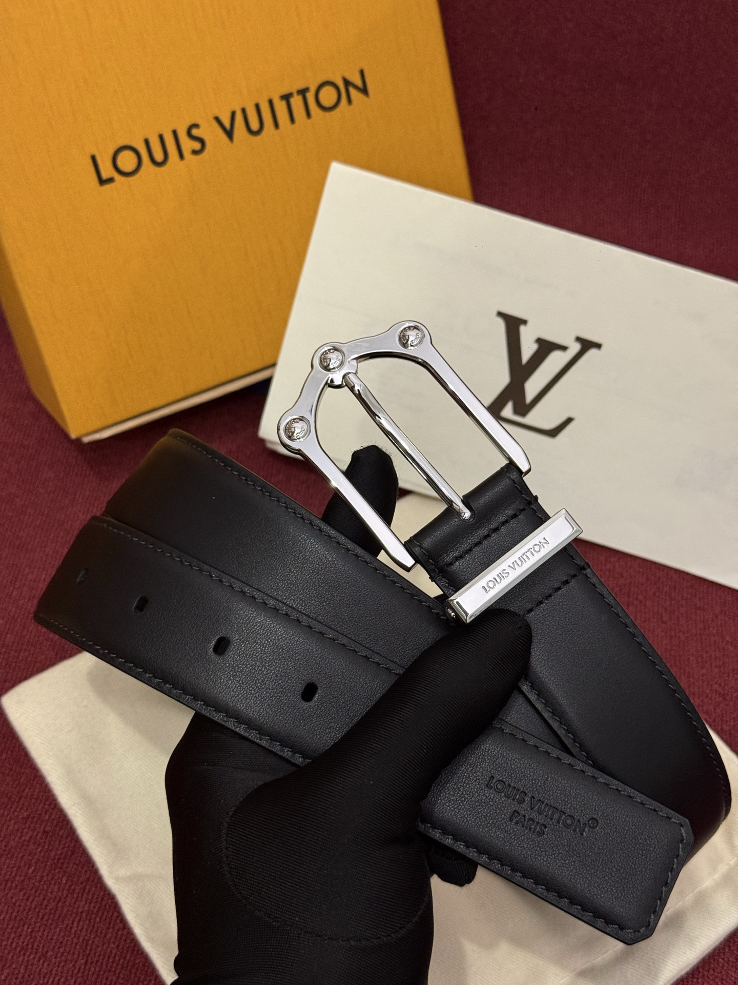 The Frog 3.5mm Reversible Belt in Crocodile是一款优雅且富有感