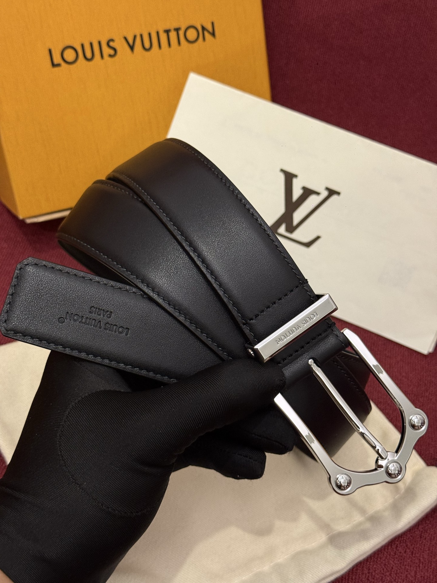 The Frog 3.5mm Reversible Belt in Crocodile是一款优雅且富有感