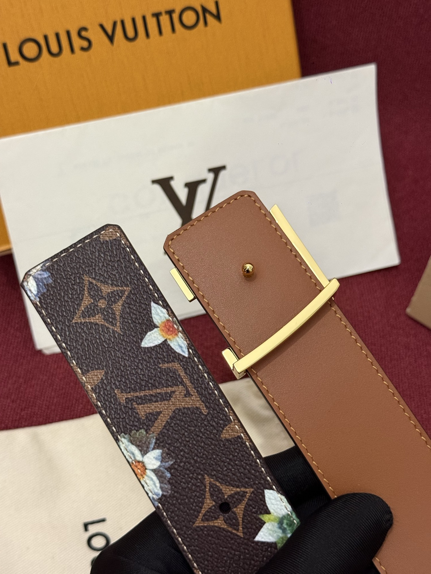 LV Initiales Monogram Flower 双面腰带以 Monogram 印花和撞色花卉焕