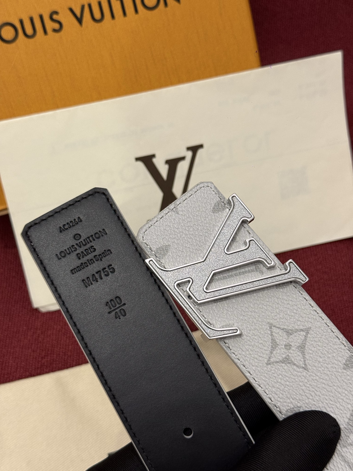 LV Initiales Monogram Flower 双面腰带以 Monogram 印花和撞色花卉焕