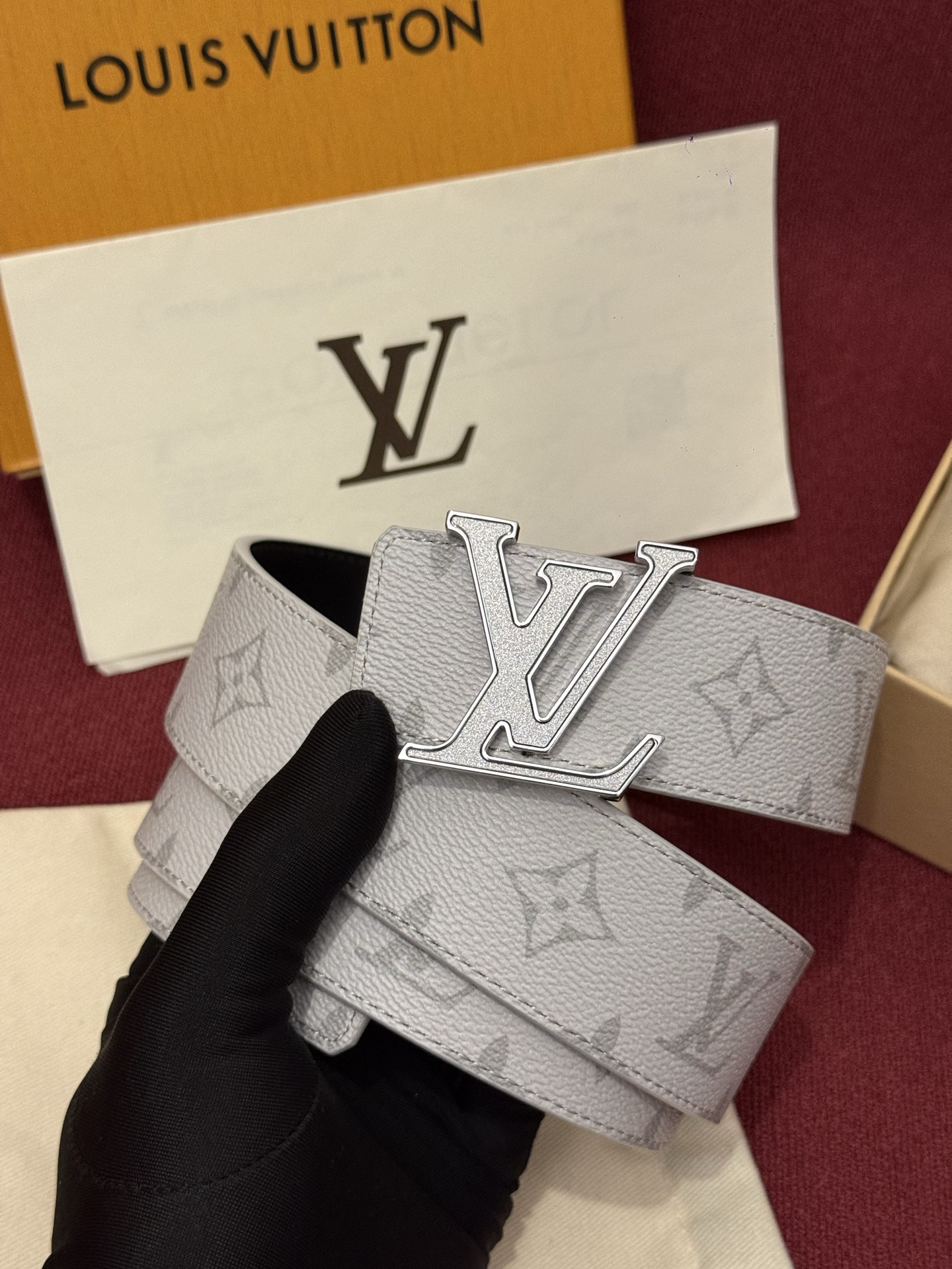 LV Initiales Monogram Flower 双面腰带以 Monogram 印花和撞色花卉焕