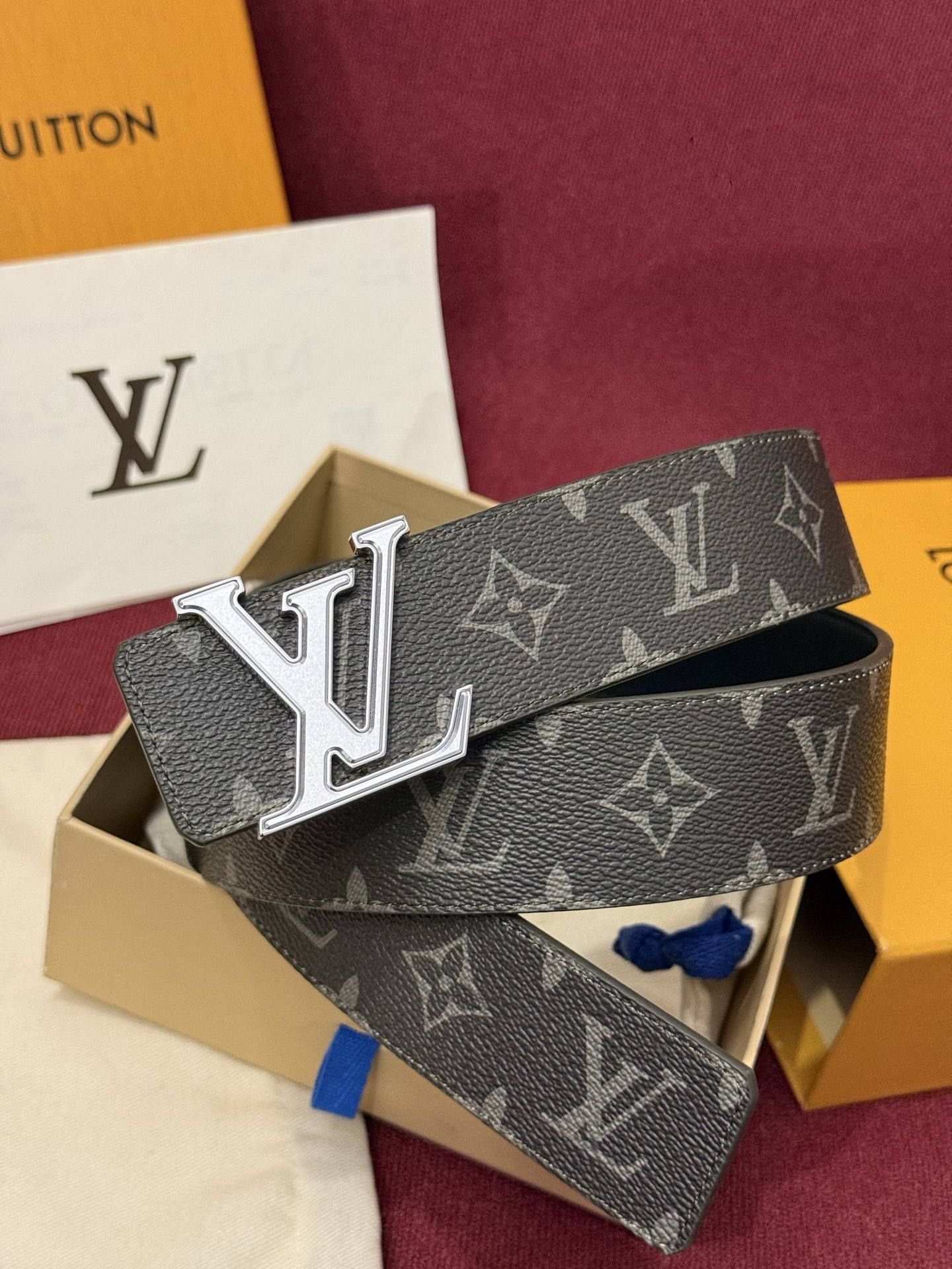 LV Initiales Monogram Flower 双面腰带以 Monogram 印花和撞色花卉焕