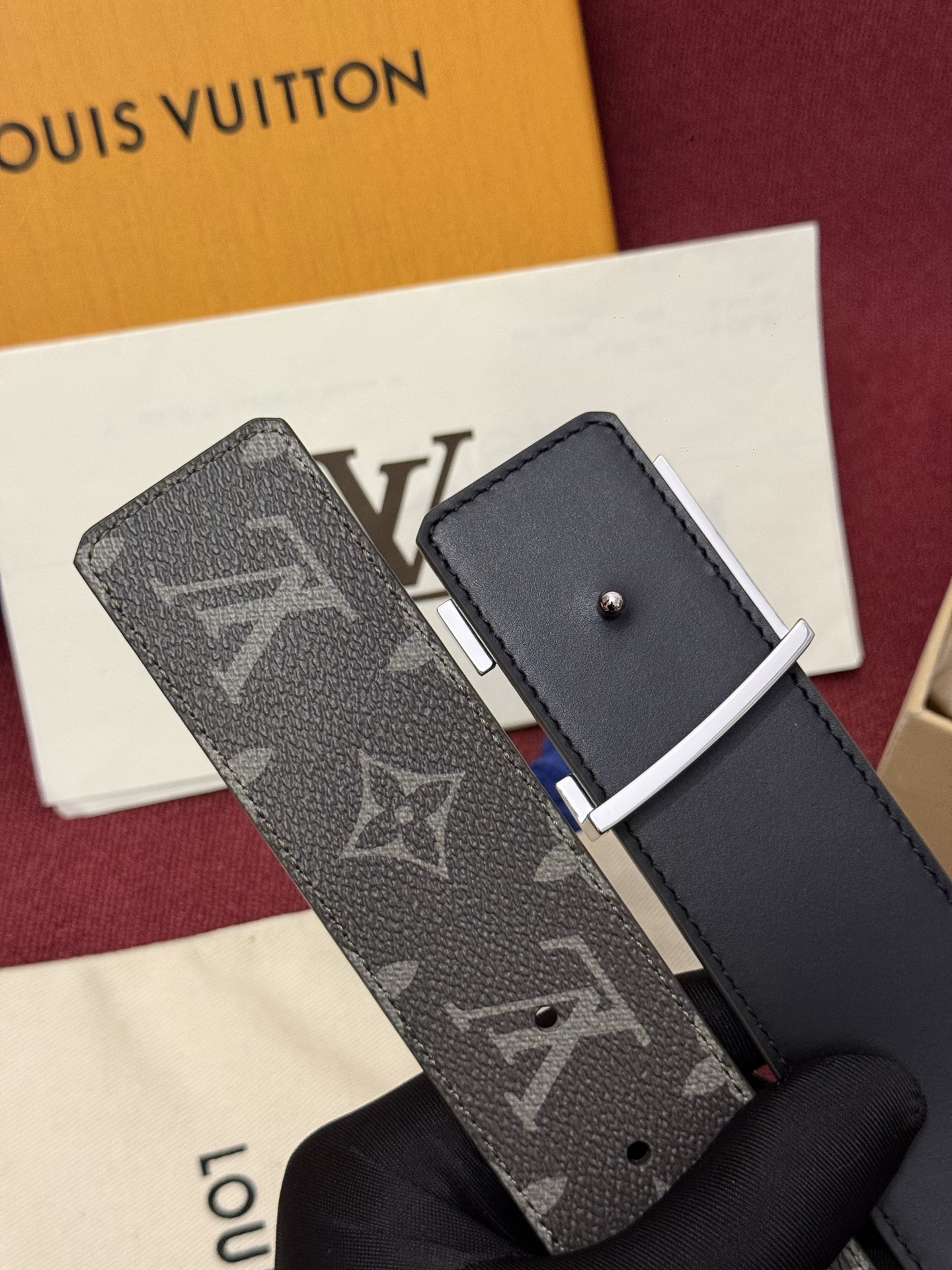 LV Initiales Monogram Flower 双面腰带以 Monogram 印花和撞色花卉焕
