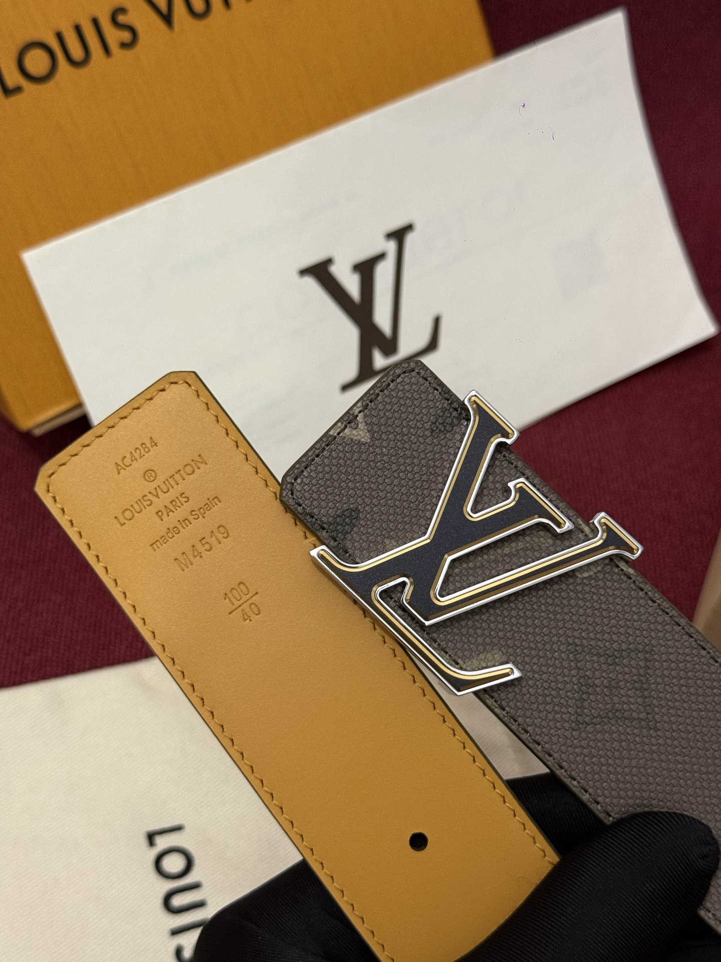 LV Initiales Monogram Flower 双面腰带以 Monogram 印花和撞色花卉焕