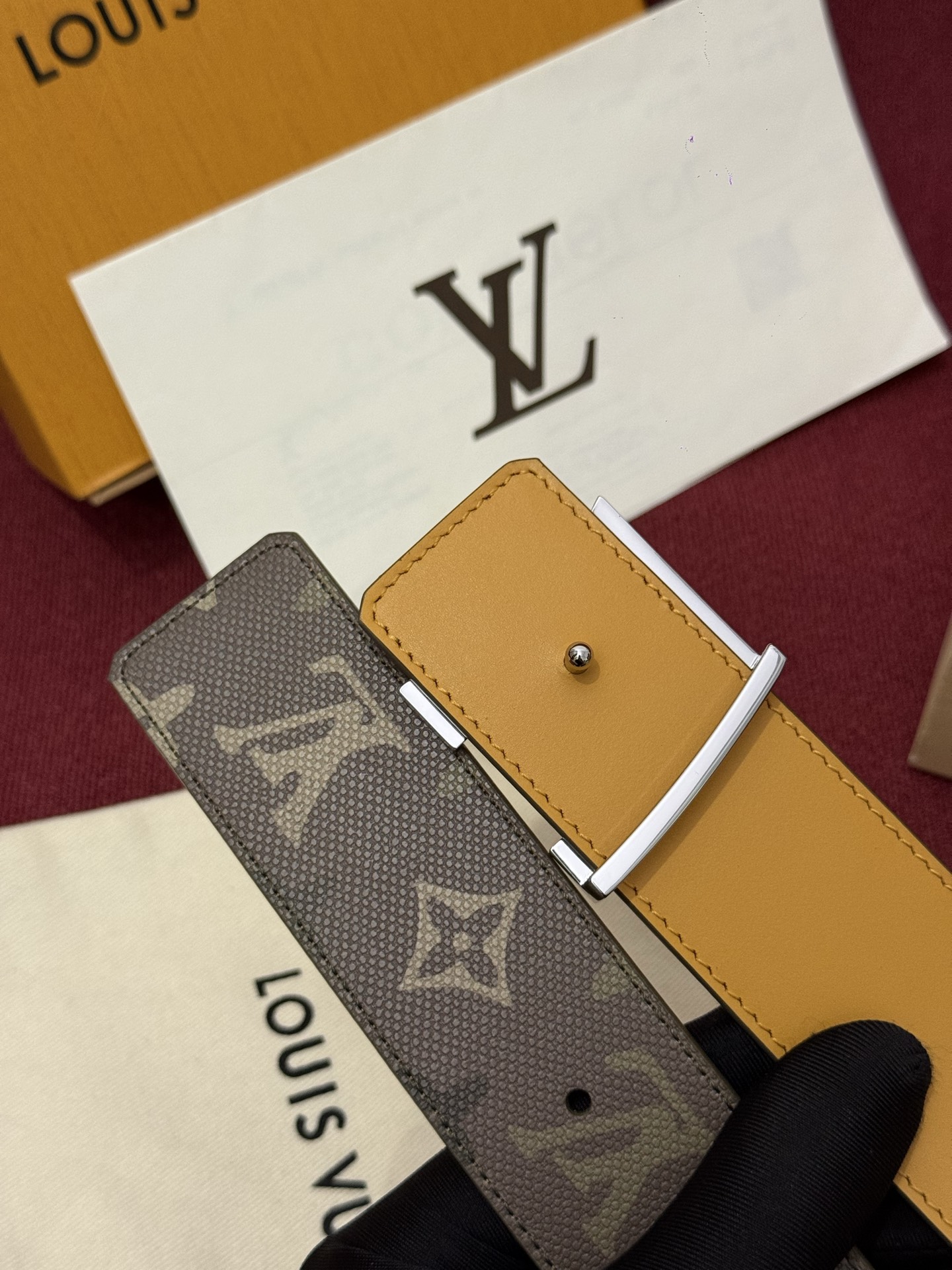 LV Initiales Monogram Flower 双面腰带以 Monogram 印花和撞色花卉焕
