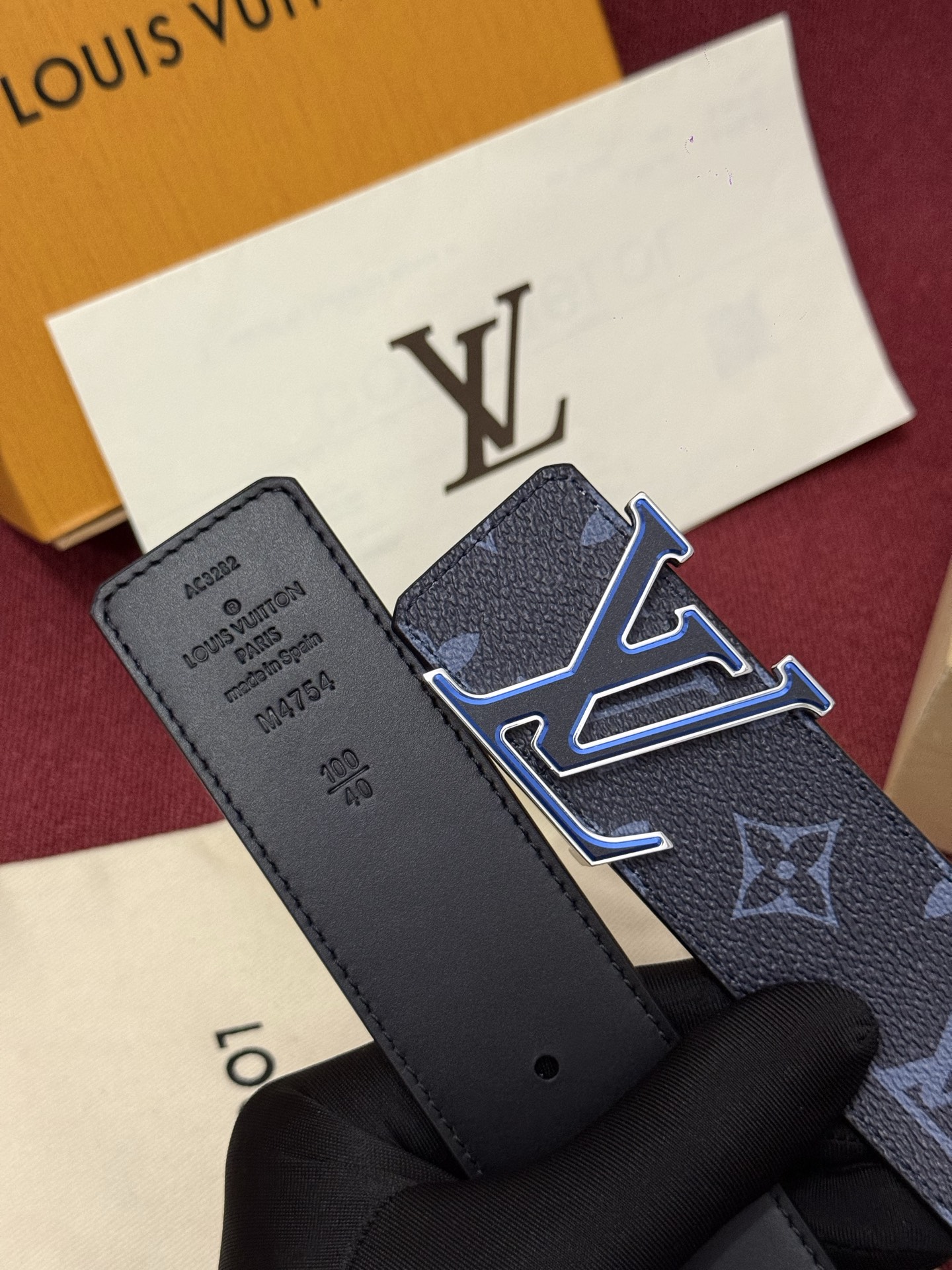 LV Initiales Monogram Flower 双面腰带以 Monogram 印花和撞色花卉焕