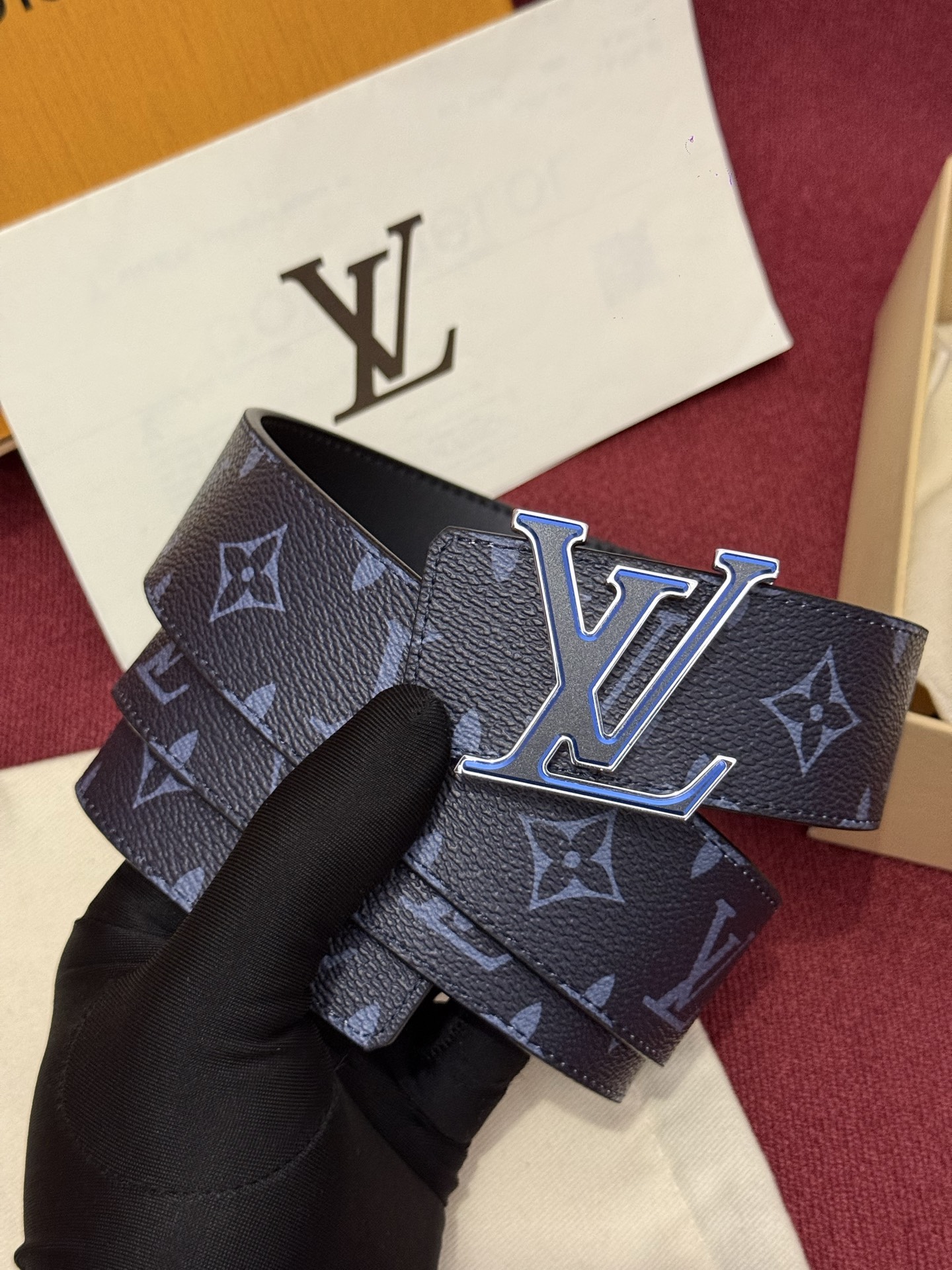 LV Initiales Monogram Flower 双面腰带以 Monogram 印花和撞色花卉焕