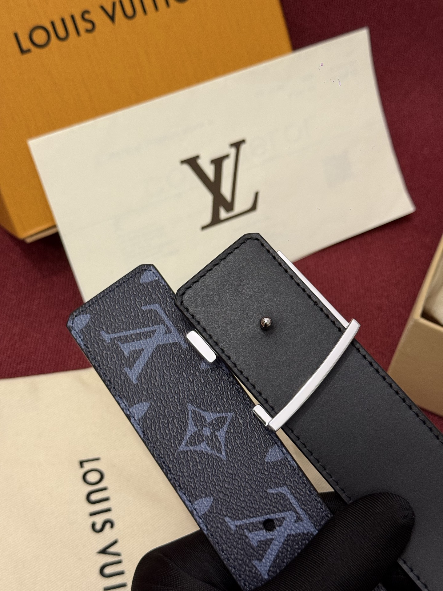 LV Initiales Monogram Flower 双面腰带以 Monogram 印花和撞色花卉焕