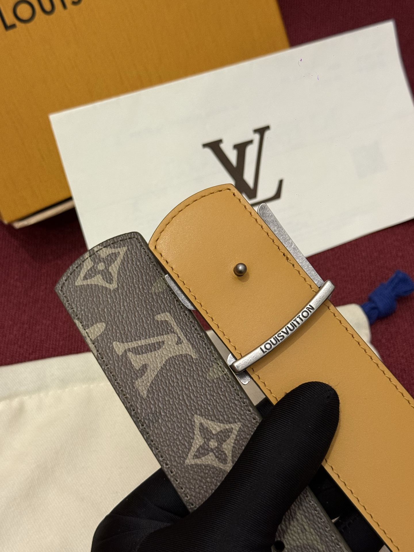 LV Dimension Monogram SurPlus 40mm可翻转腰带大胆地将日常中性风格演绎得