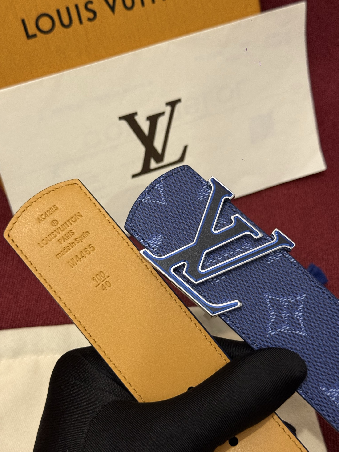 LV Dimension Monogram SurPlus 40mm可翻转腰带大胆地将日常中性风格演绎得