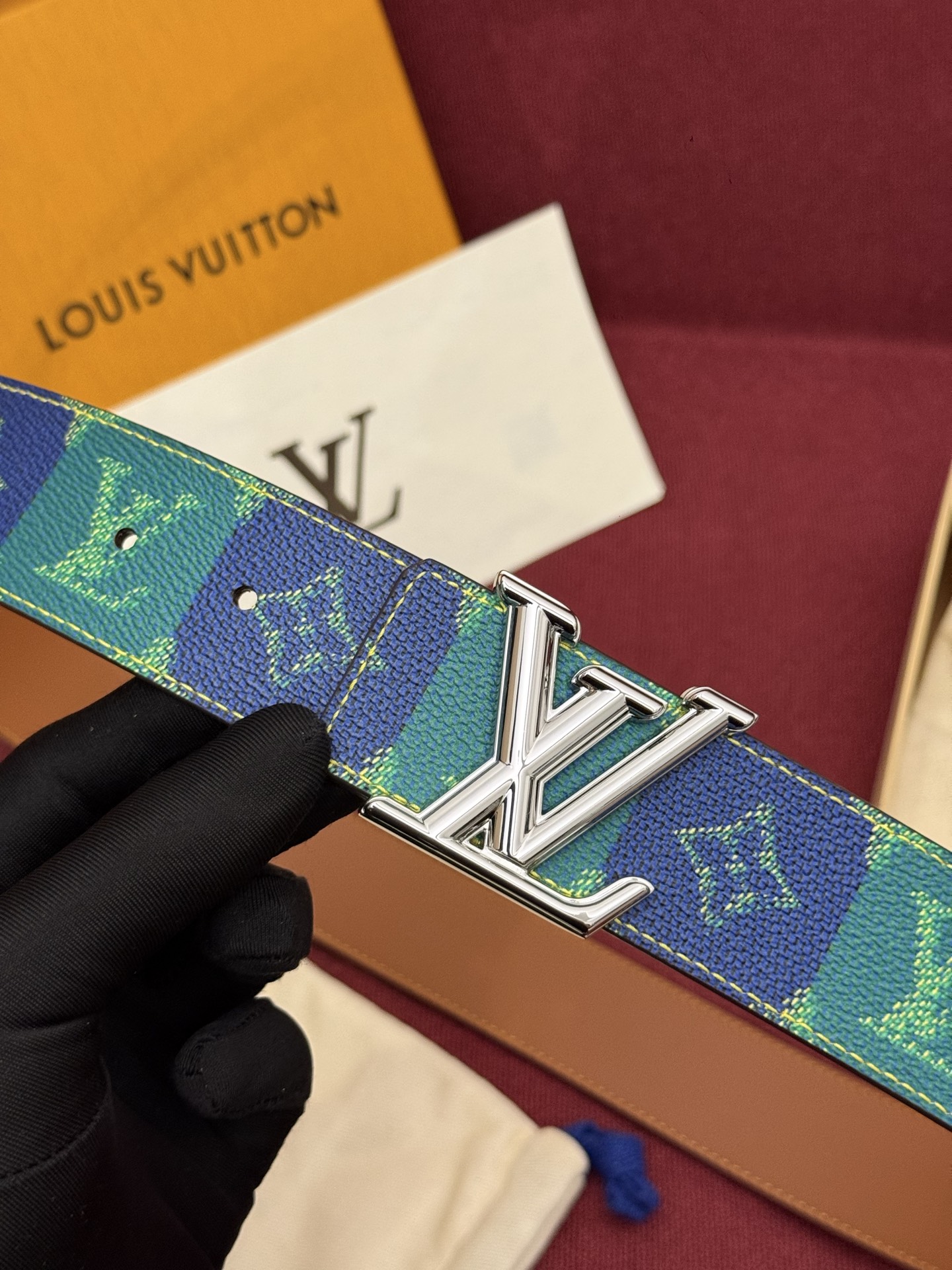 LV Initiales College Monogram Heritage 40mm可翻转腰带一出现便