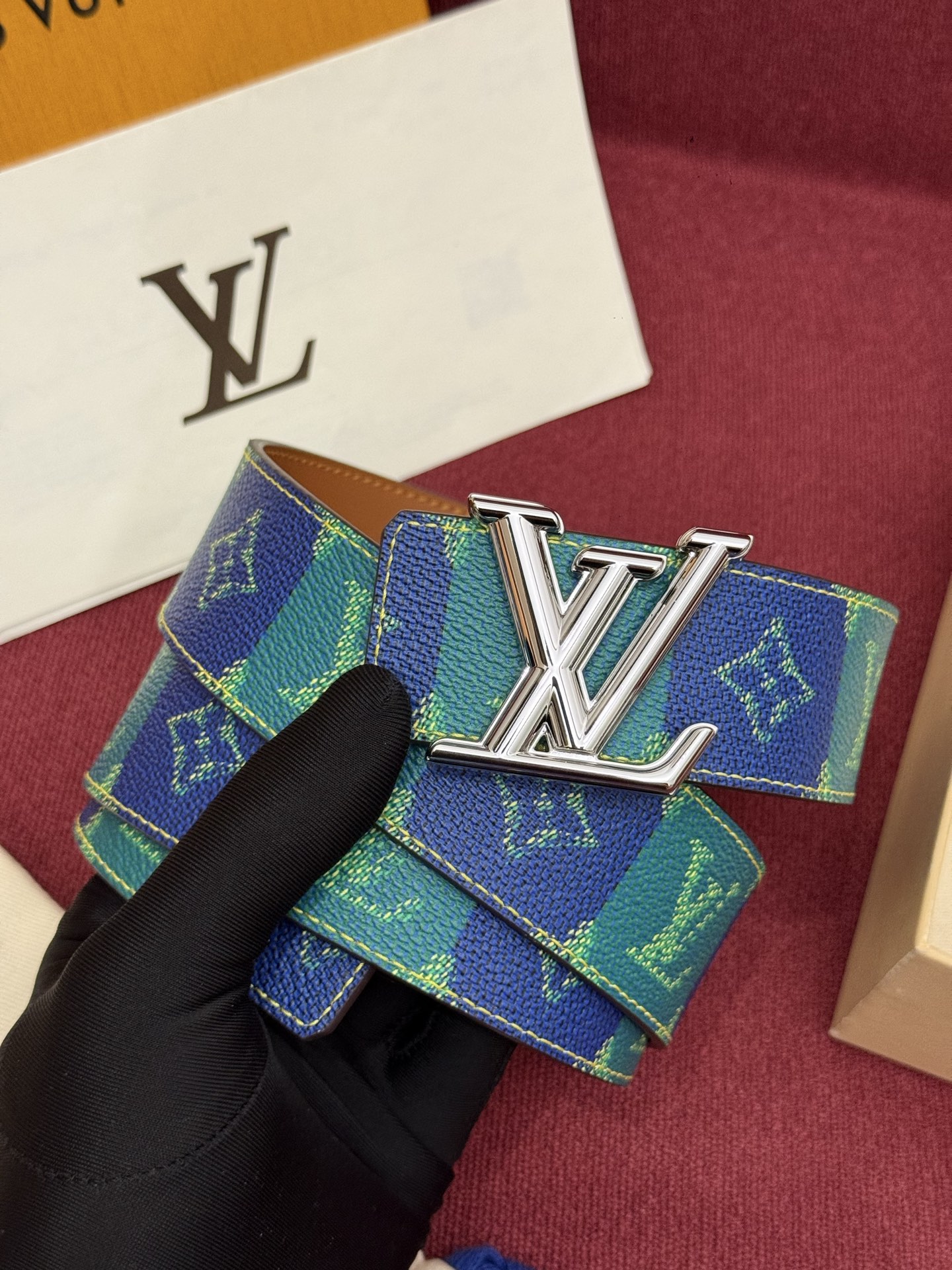 LV Initiales College Monogram Heritage 40mm可翻转腰带一出现便