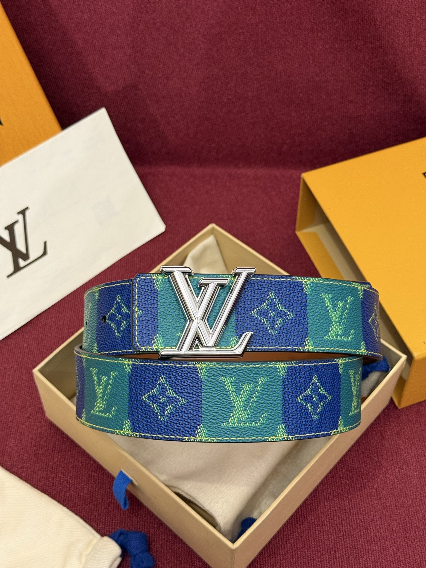 LV Initiales College Monogram Heritage 40mm可翻转腰带一出现便