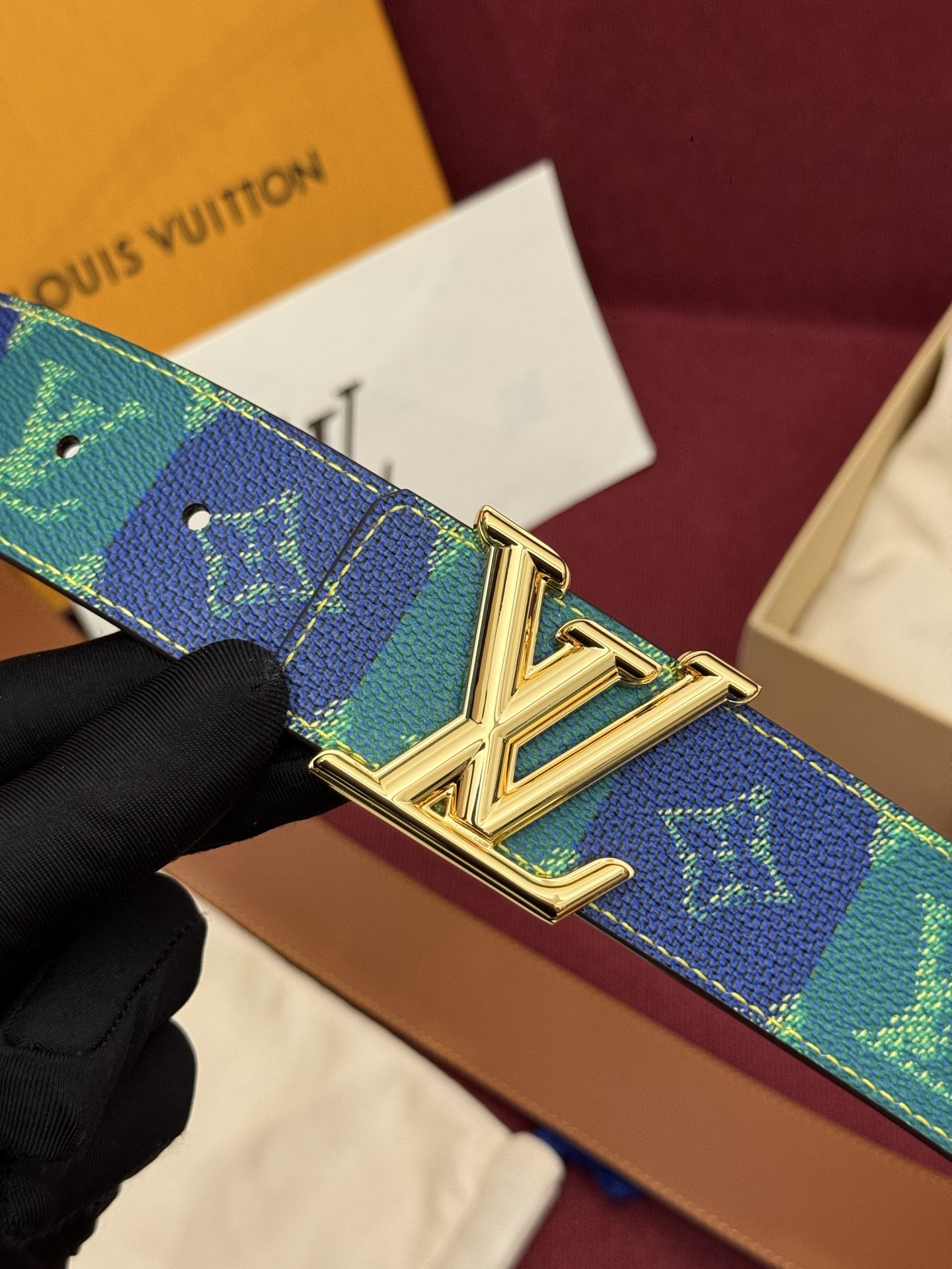 LV Initiales College Monogram Heritage 40mm可翻转腰带一出现便