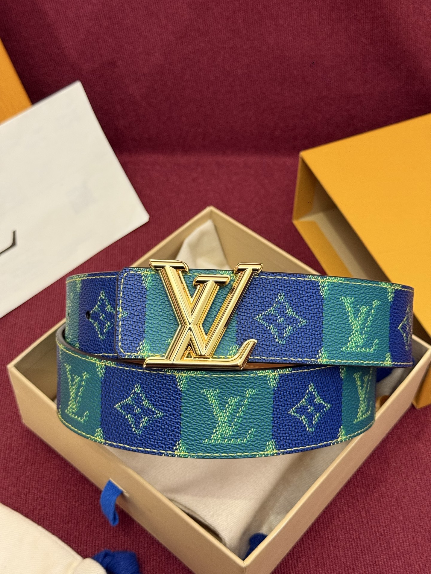 LV Initiales College Monogram Heritage 40mm可翻转腰带一出现便