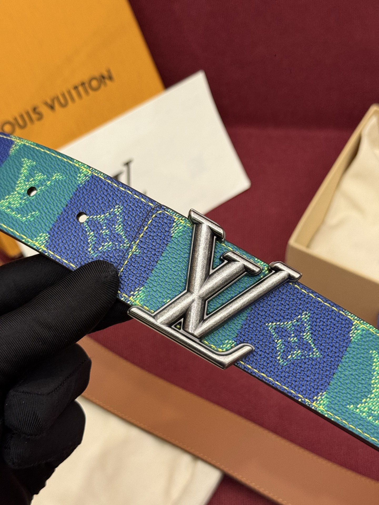 LV Initiales College Monogram Heritage 40mm可翻转腰带一出现便