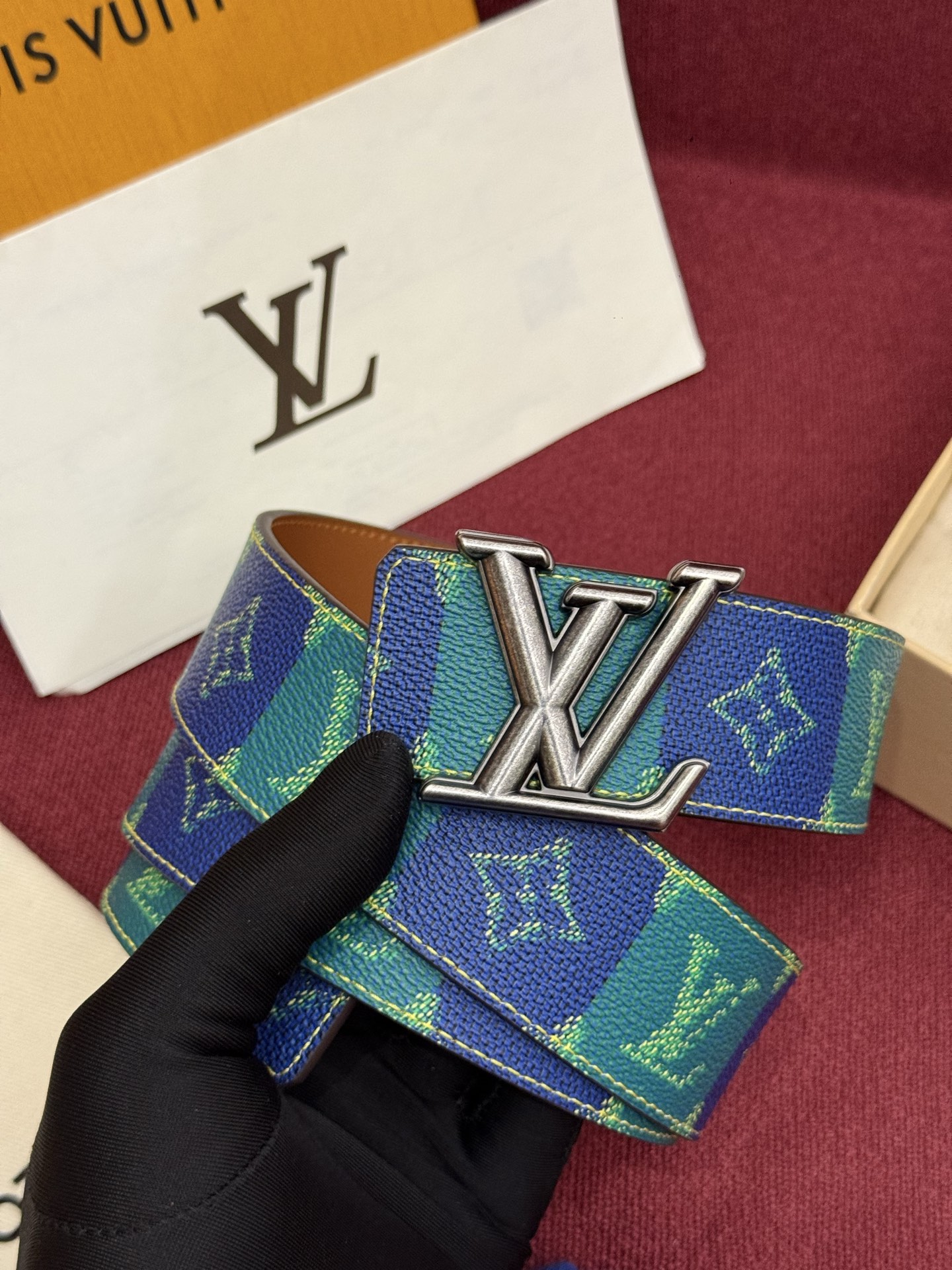 LV Initiales College Monogram Heritage 40mm可翻转腰带一出现便
